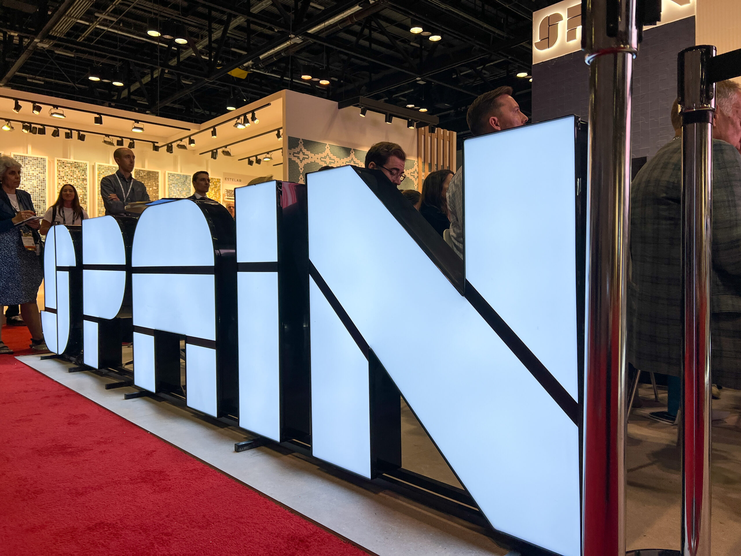 Imagen de entrada al pabellón de exposición de cerámica española en la Feria Internacional Coverings 2025