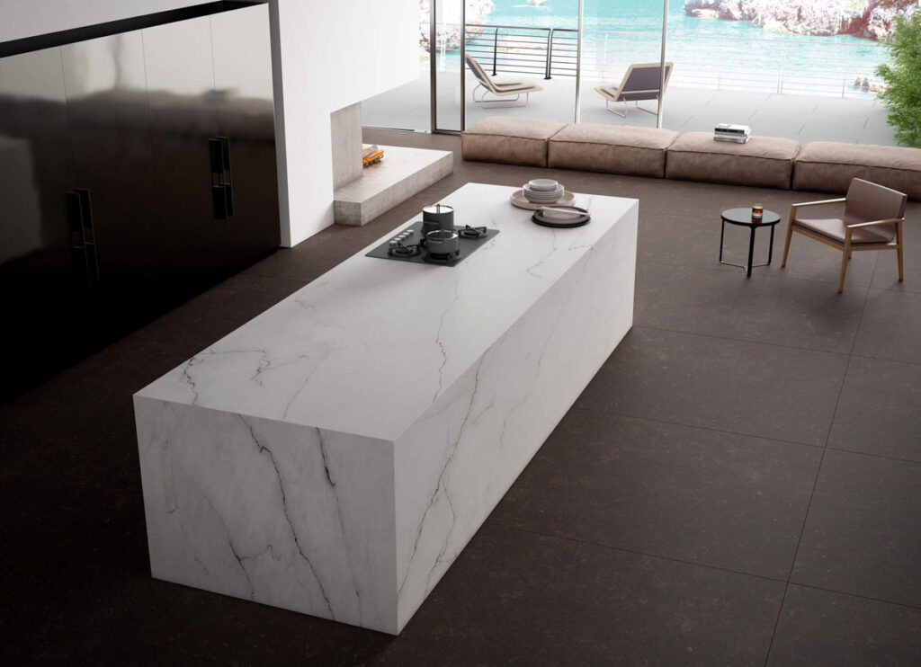 Cocina de mármol blanco con vetas