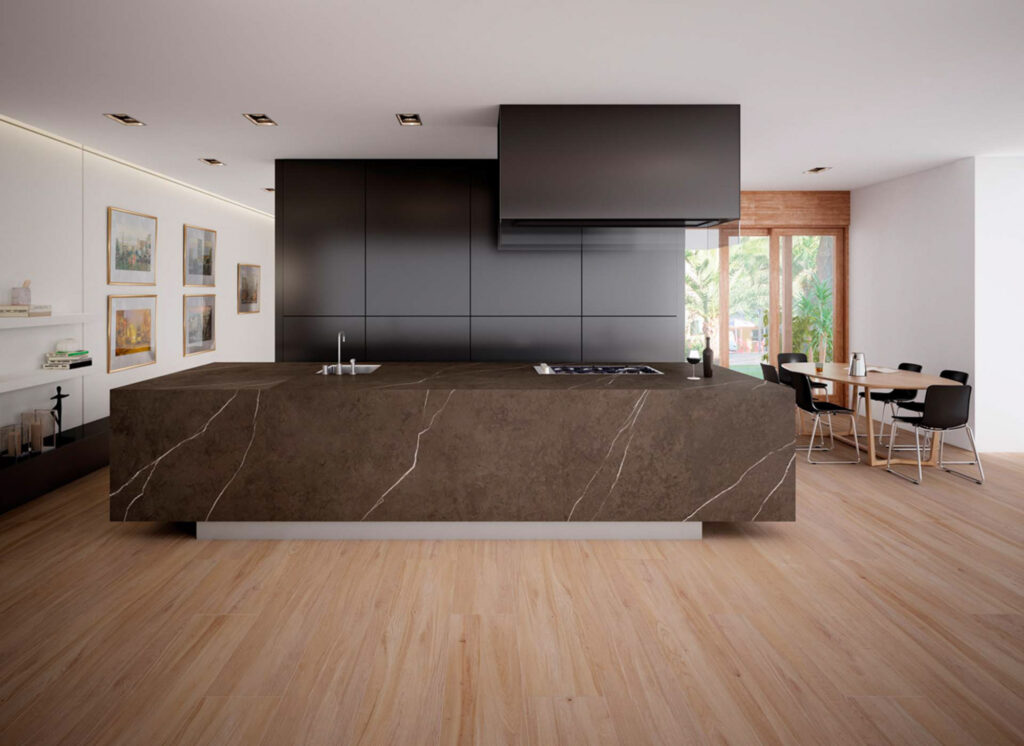 Cocina suelo madera y cocina mármol